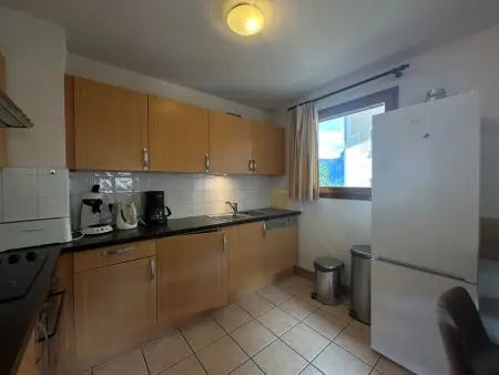 Appartement spacieux 4 chambres, pieds pistes, parking inclus - Photo 4