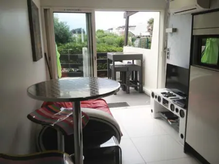 Studio climatisé en bord de mer avec terrasse et parking, idéal pour 2 personnes - Photo 1