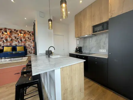 Studio rénové au cœur de La Rochelle proche vieux port - Photo 3