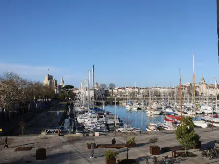 Studio rénové au cœur de La Rochelle proche vieux port - Photo 7
