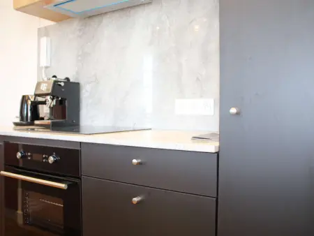 Studio rénové au cœur de La Rochelle proche vieux port - Photo 8