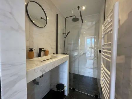 Studio rénové au cœur de La Rochelle proche vieux port - Photo 15