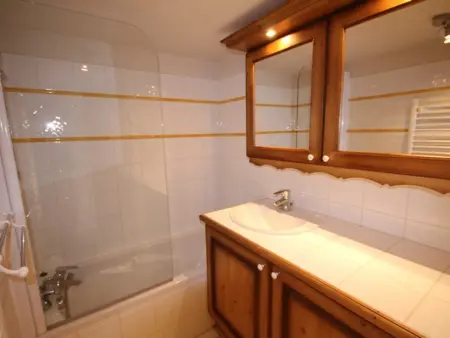 Beau 3 pièces avec 2 salles de bains - Piscine et Garage - Photo 2