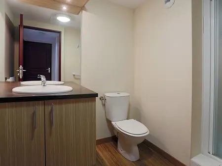 Appartement au pied des pistes avec accès spa, balcon, parking couvert, et équipements complets - Photo 4