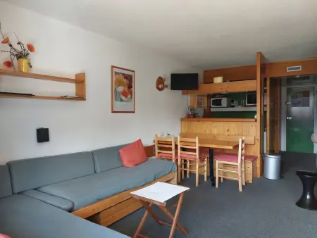 Appartement 2 pièces 5 personnes proche des pistes, des commerces, de la garderie et de l'ESF au centre de la station dArc 1800 dans le village des Villards - Photo 1