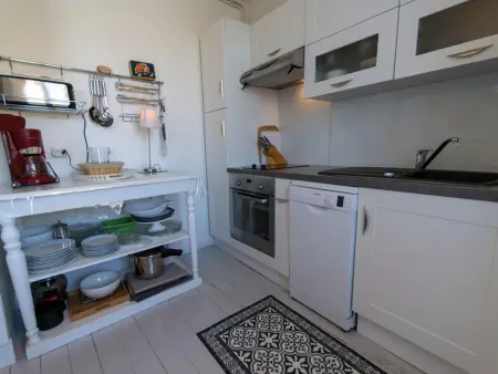 Appartement rénové vue mer au cœur de Le Palais - Photo 4