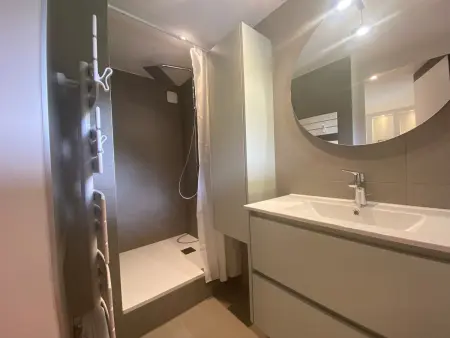 Appartement Central : 3 Chambres, Terrasse, Garage, Parking, Wifi – Pied des Pistes ! - Photo 8