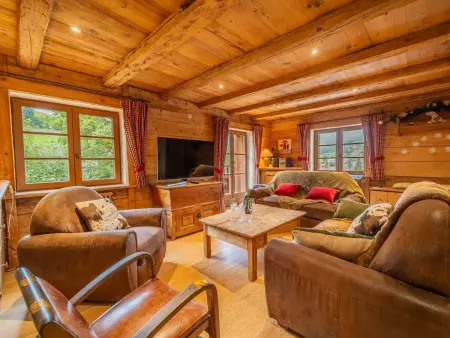 Spacieux appart 5 ch au cœur du village, charme savoyard, WiFi, cheminée décorative - Photo 2
