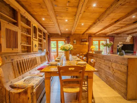 Spacieux appart 5 ch au cœur du village, charme savoyard, WiFi, cheminée décorative - Photo 4