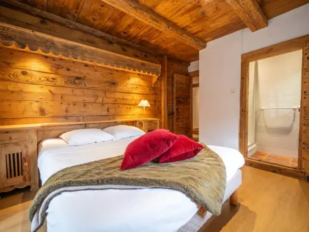 Spacieux appart 5 ch au cœur du village, charme savoyard, WiFi, cheminée décorative - Photo 8