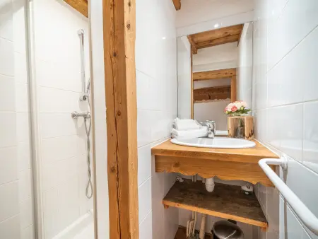 Spacieux appart 5 ch au cœur du village, charme savoyard, WiFi, cheminée décorative - Photo 12