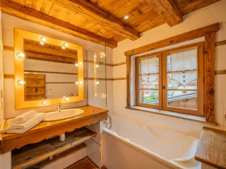 Spacieux appart 5 ch au cœur du village, charme savoyard, WiFi, cheminée décorative - Photo 15