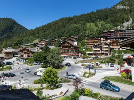 Spacieux appart 5 ch au cœur du village, charme savoyard, WiFi, cheminée décorative - Photo 17