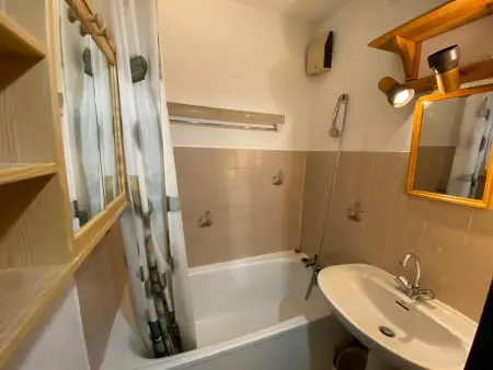Charmant 2 pièces avec balcon, parking, proche des pistes - La Clusaz - Photo 9