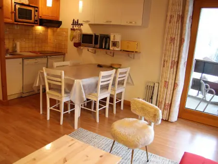 Appartement T2 Centre Village avec Balcon & Cheminée, Proche Piscine et Pistes - Photo 2