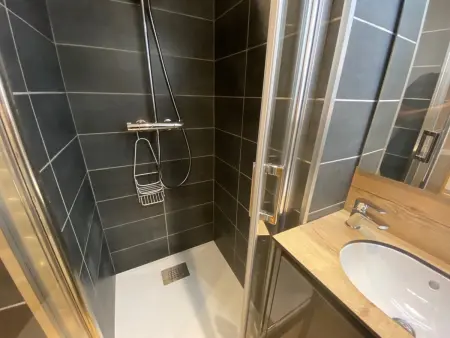 Appartement 2 pièces ensoleillé avec Wi-Fi et parking, La Clusaz - Photo 10