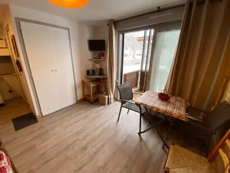 Studio cosy rénové au centre de La Clusaz, balcon, parking privé, proche commerces et pistes - Photo 3