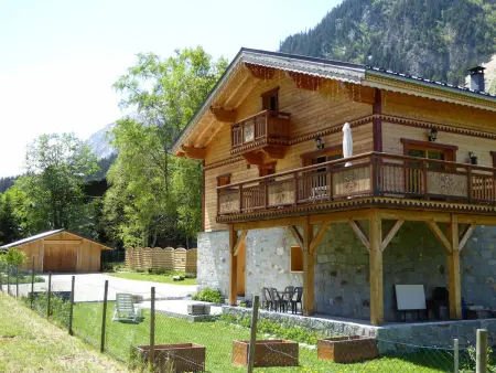 Chalet avec terrasse et parking privé, proche téléphérique - Photo 14