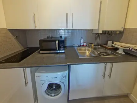 Studio à Larmor-Plage : Bourg et Plages à Pied, 2/3 Couchages, Terrasse Exposée Sud, WiFi Inclus - Photo 5