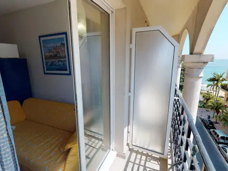 Coquet 2P avec 2 balcons, clim, parking et Wi-Fi gratuit, en plein centre de Menton - Photo 1
