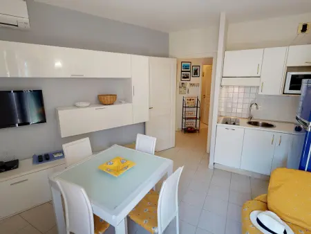 Coquet 2P avec 2 balcons, clim, parking et Wi-Fi gratuit, en plein centre de Menton - Photo 2