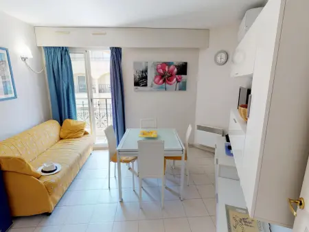 Coquet 2P avec 2 balcons, clim, parking et Wi-Fi gratuit, en plein centre de Menton - Photo 3