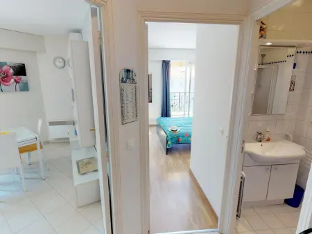 Coquet 2P avec 2 balcons, clim, parking et Wi-Fi gratuit, en plein centre de Menton - Photo 4
