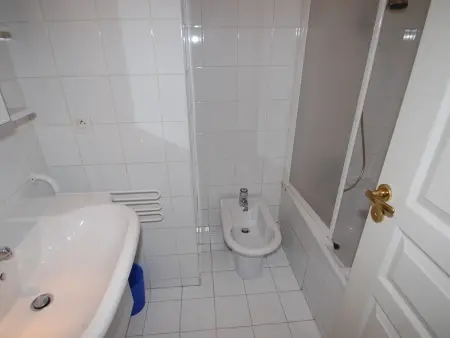 Coquet 2P avec 2 balcons, clim, parking et Wi-Fi gratuit, en plein centre de Menton - Photo 9