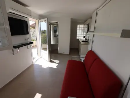 Charmant studio rénové avec terrasse, climatisation et WiFi gratuit - Photo 3