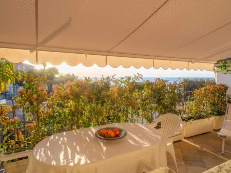 Charmant studio rénové avec terrasse, climatisation et WiFi gratuit - Photo 10