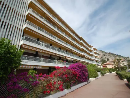 2P à Menton avec terrasse, climatisation et garage - Photo 12