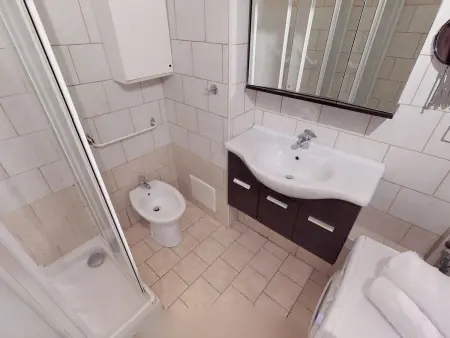 Studio rénové au calme avec alcôve, Appartement 3 personnes à Menton - Photo 7