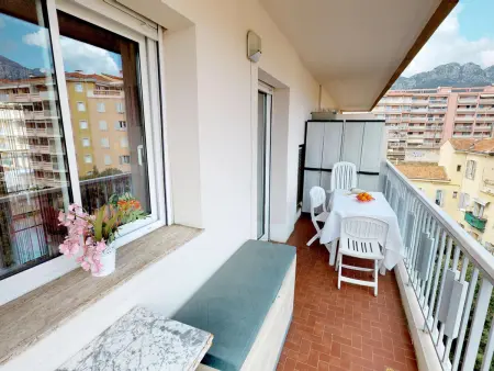 Studio au dernier étage avec terrasse, parking privé, clim, et wifi - centre ville et plage à proximité - Photo 1