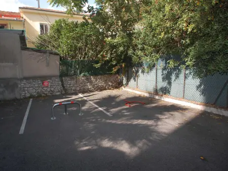Studio au dernier étage avec terrasse, parking privé, clim, et wifi - centre ville et plage à proximité - Photo 7