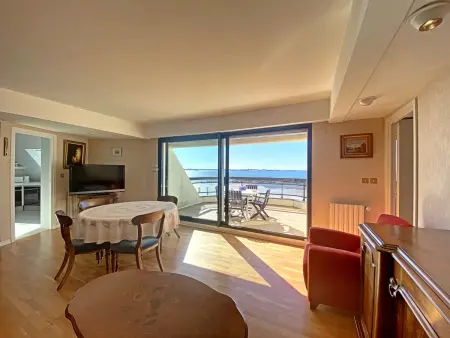 Larmor-Plage T4 Spacieux avec Terrasse, Ascenseur et Parking face à la Mer - Photo 2