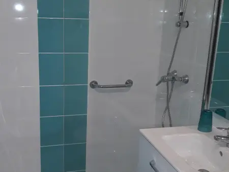Studio proche Thermes Balaruc, Climatisé, Animaux admis - Photo 11