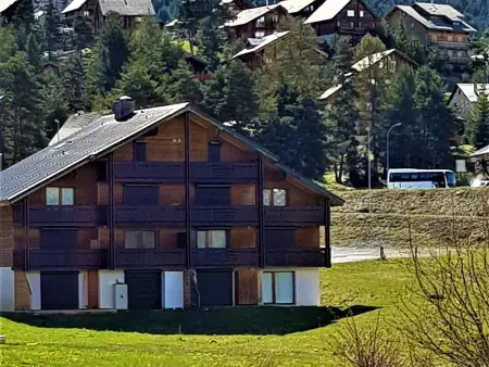 Appartement rénové 6 pers, terrasse, parking, local ski - Photo 12
