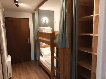 Appartement rénové 2 pièces avec balcon et parking gratuit - Photo 6