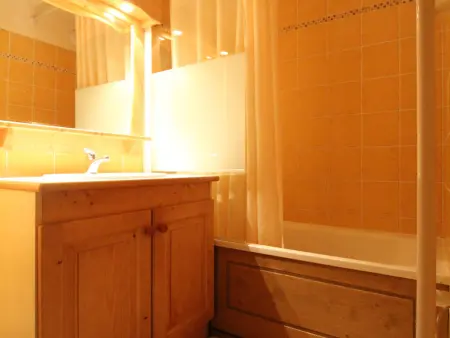 Appartement spacieux 6 pers au pied des pistes avec parking et Wi-Fi - Photo 7