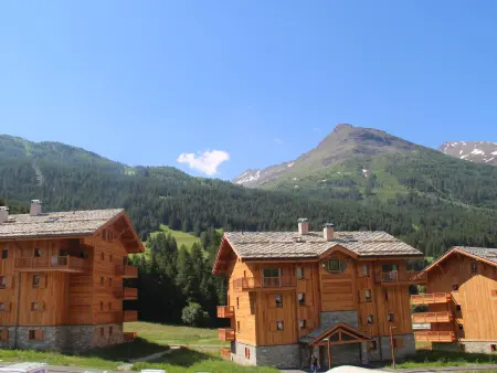 Appartement spacieux à Lanslevillard avec balcon et parking - Photo 6