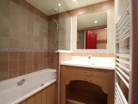 Appartement 6 personnes au pied des pistes avec balcon et parking - Photo 6