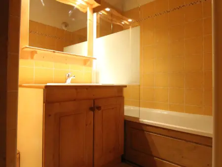 Appartement 4 pers à Val Cenis, au pied des pistes, parking, WIFI et balcon - Photo 4