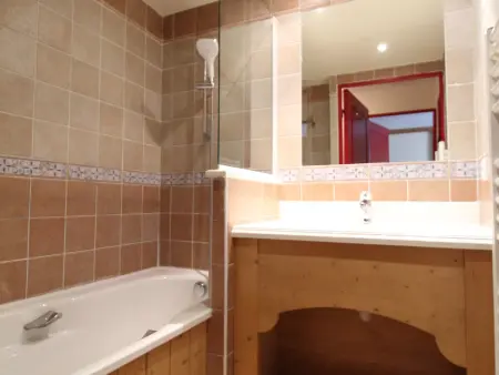 Appartement cosy 4 pers. pied des pistes avec parking et piscine - Lanslebourg - Photo 4