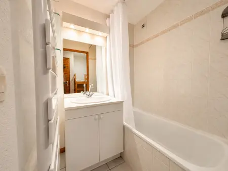 Appartement cozy avec parking, calme pour 4 pers, près des commodités - Photo 7