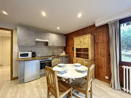 Appartement Chaleureux à Chamonix, 4 Pers, Près du Brévent avec Terrasse et Parking - Photo 2