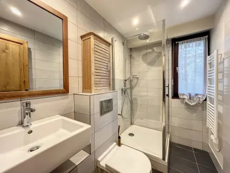 Appartement Chaleureux à Chamonix, 4 Pers, Près du Brévent avec Terrasse et Parking - Photo 4