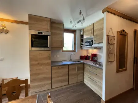 Appartement rénové 3 pièces pour 6 pers, balcon, 2 sdb, proche ascenseur, skis, qualité 4 flocons - Photo 4