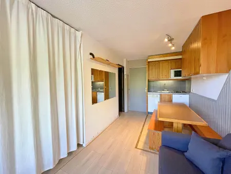 Studio avec coin chambre, balcon, cuisine équipée, pied des pistes - Les Ménuires - Photo 3