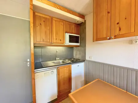 Studio avec coin chambre, balcon, cuisine équipée, pied des pistes - Les Ménuires - Photo 5