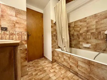 Chaleureux appartement au pied des pistes avec parking et animaux admis - Photo 9
